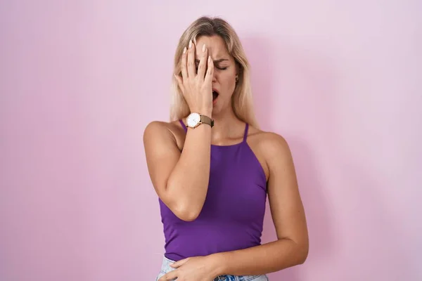 Young Blonde Woman Standing Pink Background Yawning Tired Covering Half — Fotografia de Stock