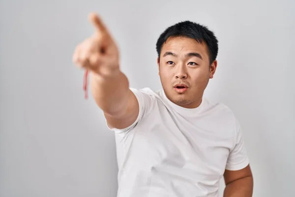 Young Chinese Man Standing White Background Pointing Finger Surprised Ahead — Stock Photo, Image