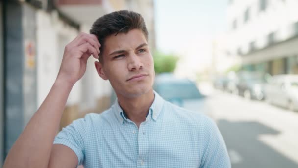 Young Hispanic Man Standing Doubt Expression Street — Vídeo de stock