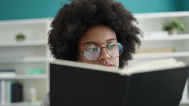 African American Woman Student Reading Book Doing Silence Gesture Library — Vídeo de stock