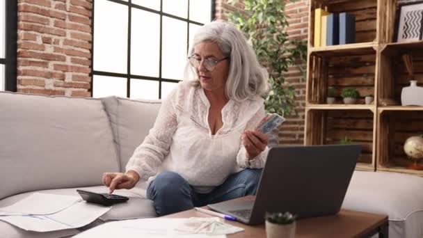 Middle Age Grey Haired Woman Doing Accounting Using Laptop Calculator — Vídeo de stock