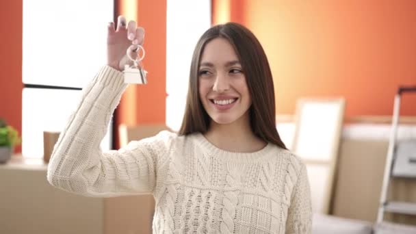 Young Beautiful Hispanic Woman Smiling Confident Pointing Key New Home — Stock Video