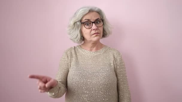 Femme Âge Moyen Aux Cheveux Gris Disant Non Avec Doigt — Video