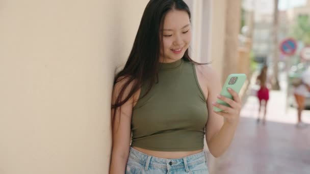 Young Chinese Woman Smiling Confident Making Selfie Smartphone Street — Αρχείο Βίντεο