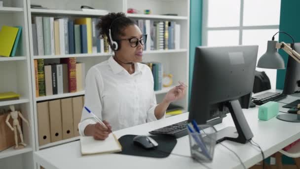 African American Woman Teacher Having Video Call Writing Notebook Library — Vídeos de Stock
