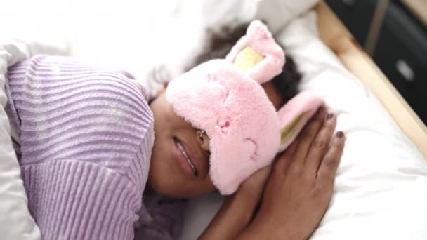 African American Woman Lying Bed Wearing Sleep Mask Sleeping Bedroom — Video