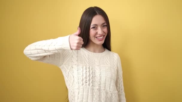 Young Beautiful Hispanic Woman Smiling Confident Doing Sign Thumbs Isolated — Vídeos de Stock