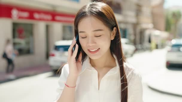 Young Chinese Woman Smiling Confident Talking Smartphone Street — 비디오