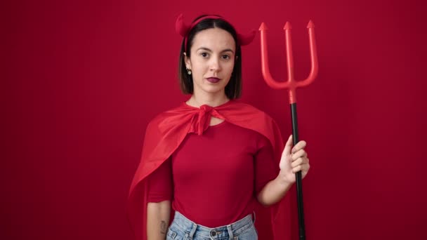 Young Beautiful Hispanic Woman Wearing Devil Costume Doing Scare Gesture — Vídeo de Stock
