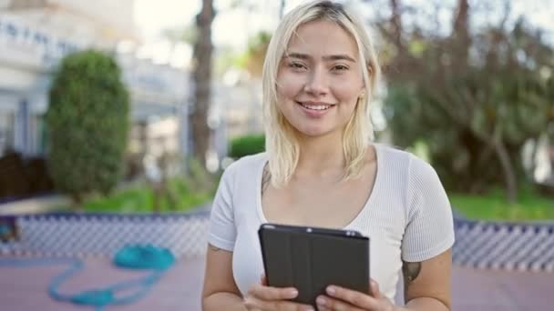 Young Beautiful Hispanic Woman Smiling Confident Using Touchpad Park — Stok video