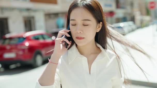 Young Chinese Woman Talking Smartphone Looking Watch Street — Stockvideo