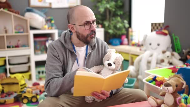 유치원에서 미취학 교사가 — 비디오