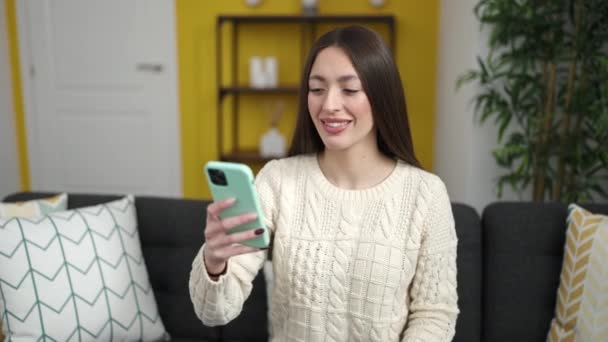 Young Beautiful Hispanic Woman Make Selfie Smartphone Sitting Sofa Home — Stockvideo