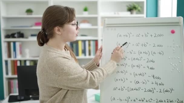 Young Blonde Woman Teacher Explaining Maths Lesson Library University — Vídeos de Stock