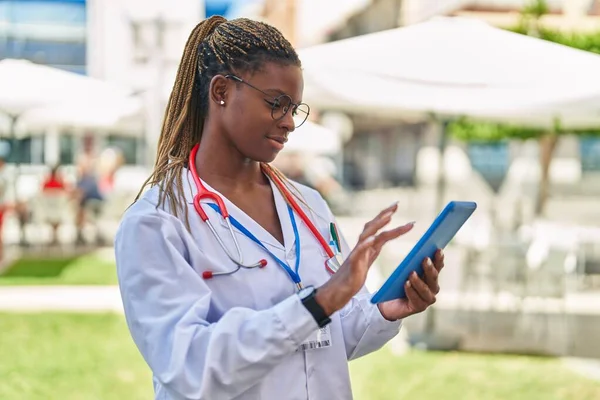 African American Woman Doctor Smiling Confident Using Touchpad Park — Stock Photo, Image