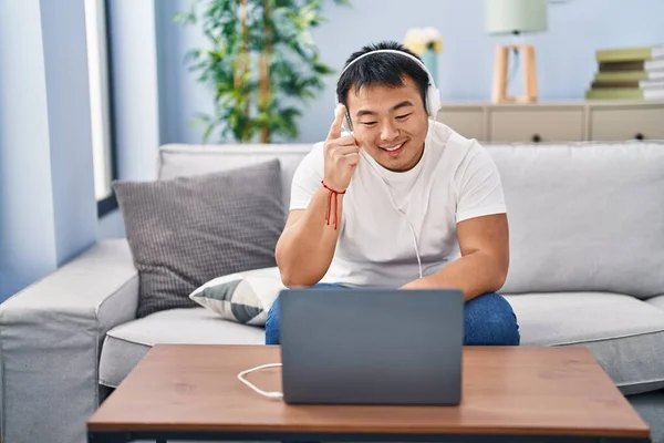 Young Chinese Man Using Laptop Home Smiling Idea Question Pointing — Stock Photo, Image