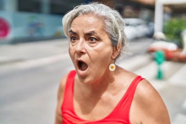 Middle Age Grey Haired Woman Standing Surprise Expression Street — Stock Photo, Image