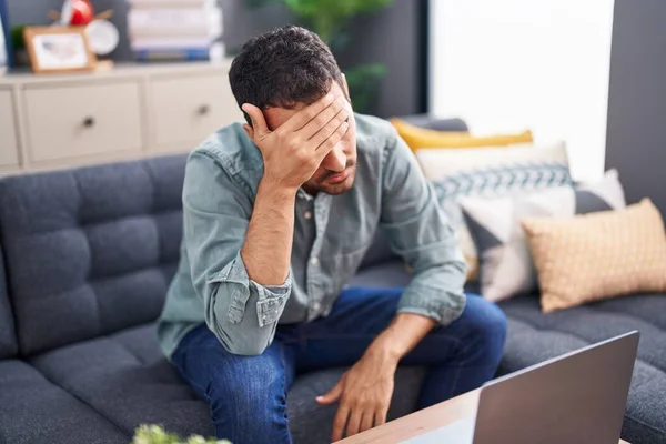 Young Hispanic Man Stressed Using Laptop Sitting Sofa Home — Stock Photo, Image