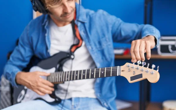 Young Man Artist Playing Electrical Guitar Music Studio — Stock Photo, Image