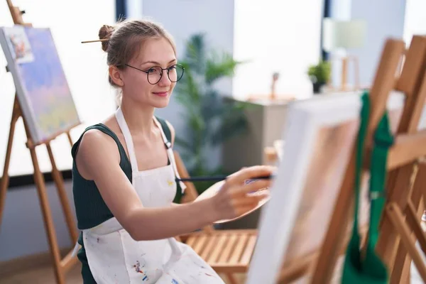 Young Caucasian Woman Artist Smiling Confident Drawing Art Studio — Stock Photo, Image