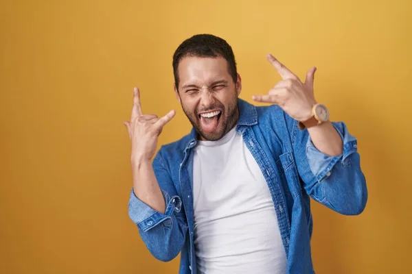 Hispanic Man Standing Yellow Background Shouting Crazy Expression Doing Rock — Foto de Stock