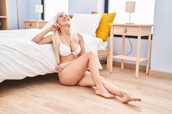Young Blonde Woman Wearing Lingerie Sitting Floor Bedroom — 스톡 사진