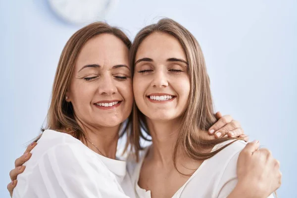 Two Women Mother Daughter Hugging Each Other Home — Fotografia de Stock