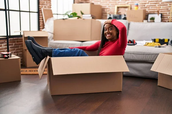 Young African American Braids Moving New Home Cardboard Box Stressed — Stock Photo, Image