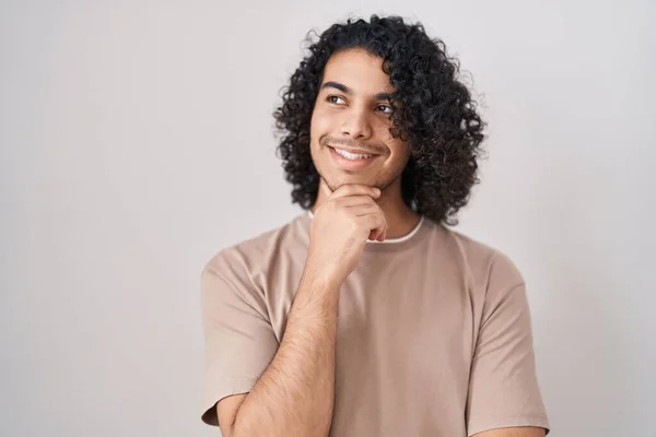 Hispanic Man Curly Hair Standing White Background Hand Chin Thinking — Stock Photo, Image