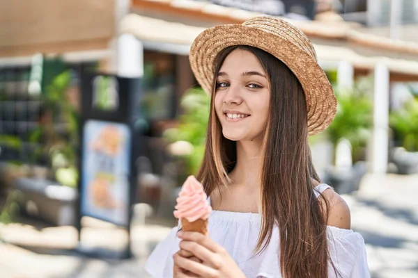 Adorable Girl Tourist Smiling Confident Eating Ice Cream Street — ストック写真