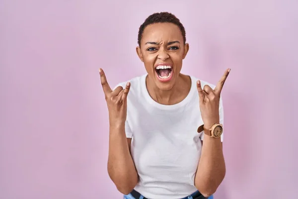 Beautiful African American Woman Standing Pink Background Shouting Crazy Expression — Stock Photo, Image