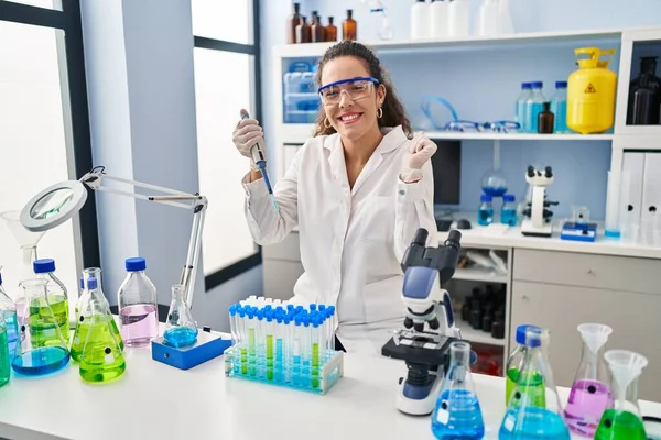 Young Hispanic Woman Working Scientist Laboratory Screaming Proud Celebrating Victory — Stock Photo, Image