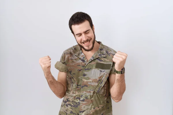 Young Hispanic Man Wearing Camouflage Army Uniform Very Happy Excited — Foto de Stock