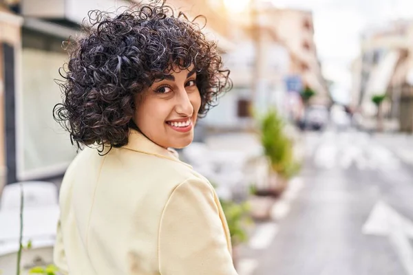 Young Middle East Woman Excutive Smiling Confident Standing Street — Stockfoto