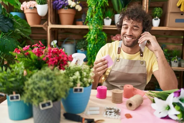 Young Hispanic Man Florist Talking Smartphone Holding Gift Lace Flower — Stock Photo, Image