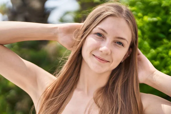 Young Caucasian Woman Smiling Confident Relaxed Hands Head Park —  Fotos de Stock