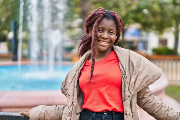 African American Woman Smiling Confident Standing Park — Stock Photo, Image