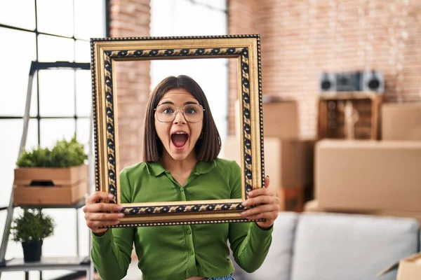 Young Hispanic Woman New Home Holding Empty Frame Angry Mad — Stock Photo, Image