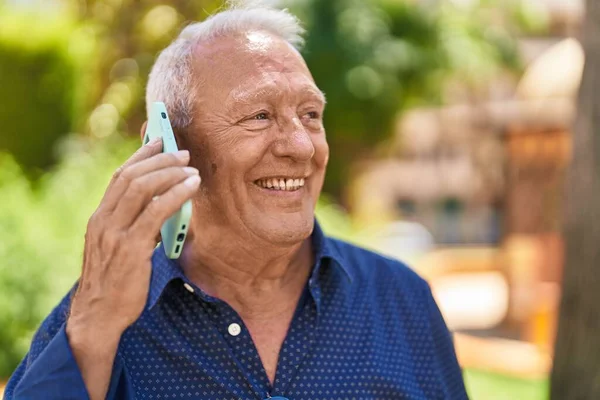 Senior Grey Haired Man Smiling Confident Talking Smartphone Park — Φωτογραφία Αρχείου