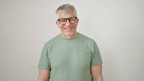 Medelålders Gråhårig Man Ler Säker Bär Glasögon Över Isolerad Vit — Stockfoto