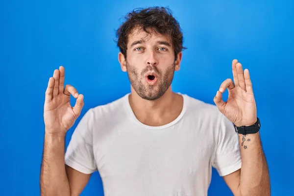 Hispanic Young Man Standing Blue Background Looking Surprised Shocked Doing —  Fotos de Stock
