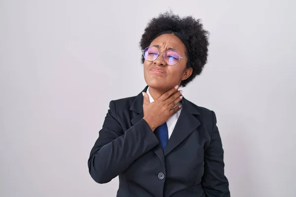 Mulher Africana Bonita Com Cabelo Encaracolado Usando Jaqueta Negócios Óculos — Fotografia de Stock