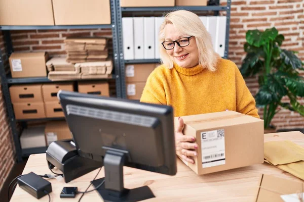 Middle Age Blonde Woman Ecommerce Business Worker Holding Package Office — Stockfoto