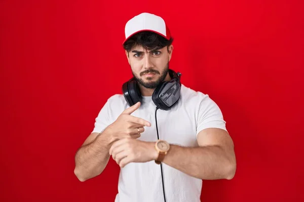 Hispanic Man Beard Wearing Gamer Hat Headphones Hurry Pointing Watch — Stock Photo, Image