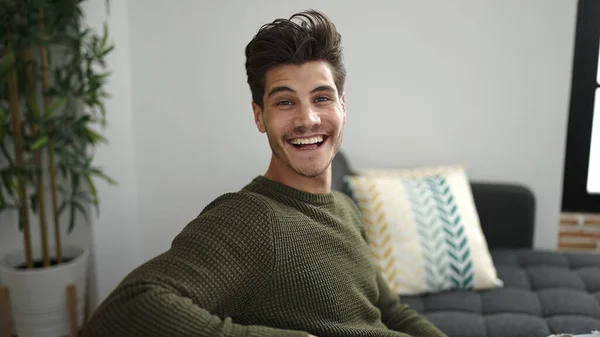 Young Hispanic Man Smiling Confident Sitting Sofa Home — ストック写真
