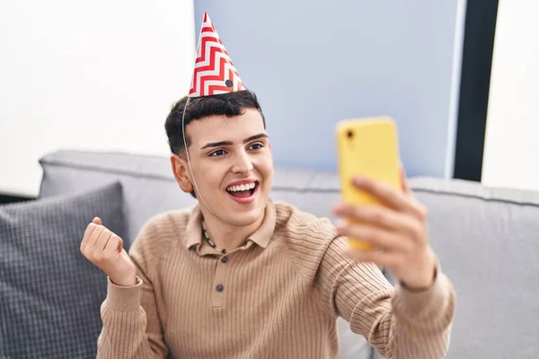Non Binary Person Celebrating Birthday Doing Video Call Screaming Proud — Stock Photo, Image