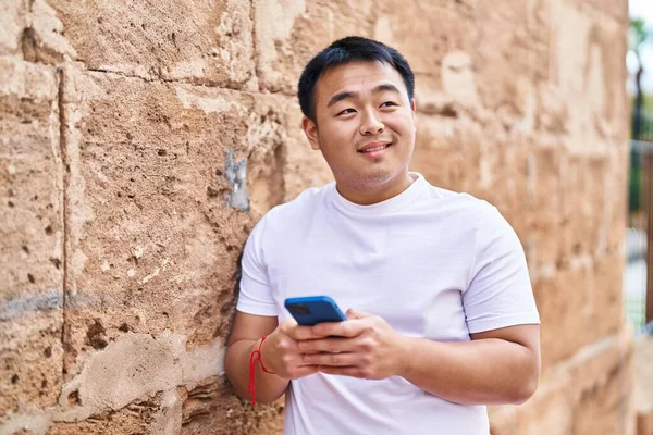Young Chinese Man Smiling Confident Using Smartphone Street —  Fotos de Stock