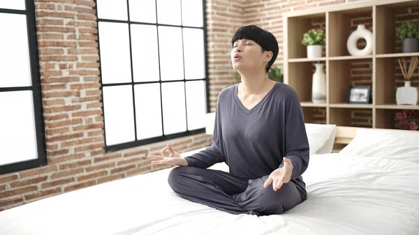 Young Chinese Woman Doing Yoga Exercise Sitting Bed Bedroom — Photo