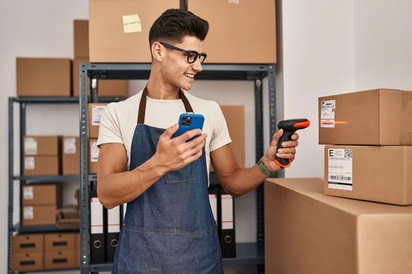 Young Hispanic Man Ecommerce Business Worker Scanning Package Office — Stockfoto
