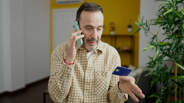 Middle Age Man Arguing Smartphone Holding Credit Card Home — Stock Photo, Image